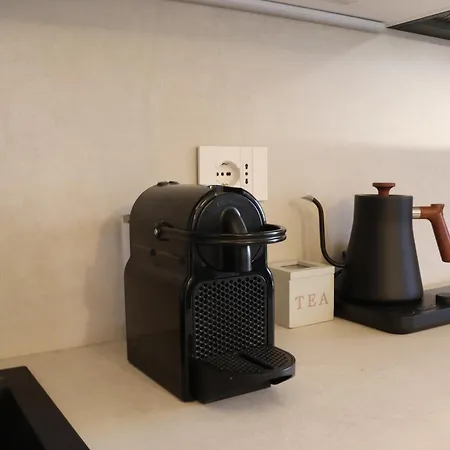 Bright, Comfortable Milanese Refuge ميلان